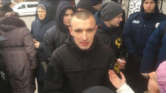 Бурлик із “Феніксом” підтримав акцію з іграшками, які несуть під церкви МП. Обійшлося без сутичок на сайті vsim.ua Бурлик із “Феніксом” підтримав акцію з іграшками, які несуть під церкви МП. Обійшлося без сутичок, фото №1 на сайті vsim.ua