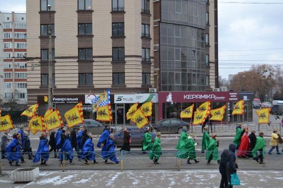 Вулицями Хмельницького пройшла театралізована католицька хода. Трьох Царів везли в кареті, фото №27 на сайті vsim.ua