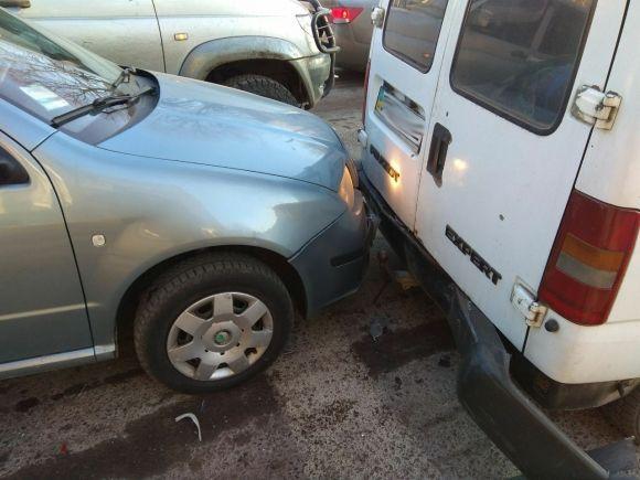 У Житомирі зіткнулися 5 автомобілів на сайті 20minut.ua У Житомирі зіткнулися 5 автомобілів, фото №3 на сайті 20minut.ua