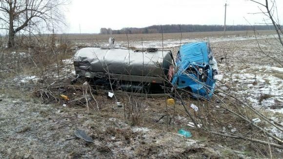 Подробиці ДТП на дорозі Вінниця-Тиврів, де не розминувся легковик та вантажівка на сайті 20minut.ua Подробиці ДТП на дорозі Вінниця-Тиврів, де не розминувся легковик та вантажівка, фото №1 на сайті 20minut.ua