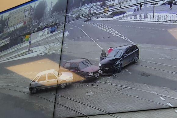 «Всевидюще око». Понад 400 відеокамер слідкують за вінничанами на сайті 20minut.ua «Всевидюще око». Понад 400 відеокамер слідкують за вінничанами, фото №5 на сайті 20minut.ua