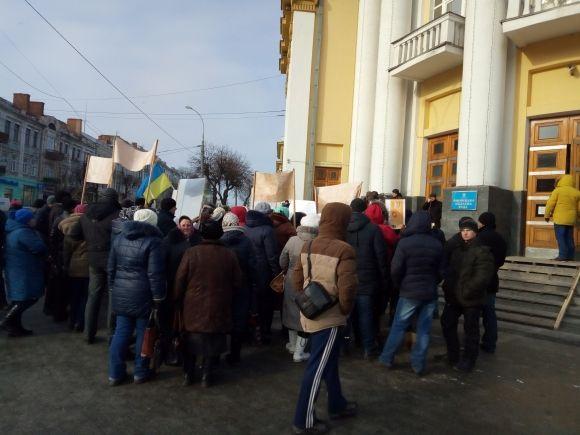 На Соборній мітинг проти утисків коледжів та сміттєпереробного комплексу в Людавці на сайті 20minut.ua На Соборній мітинг проти утисків коледжів та сміттєпереробного комплексу в Людавці, фото №2 на сайті 20minut.ua