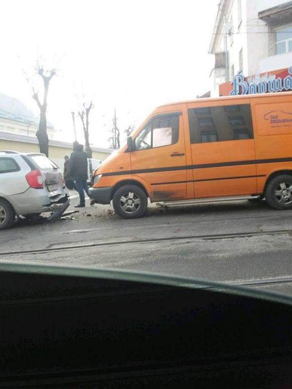 Потрійне ДТП на Соборній: біля “Варшави” зіткнулись Subaru, Renault та Mercedes на сайті 20minut.ua Потрійне ДТП на Соборній: біля “Варшави” зіткнулись Subaru, Renault та Mercedes, фото №1 на сайті 20minut.ua