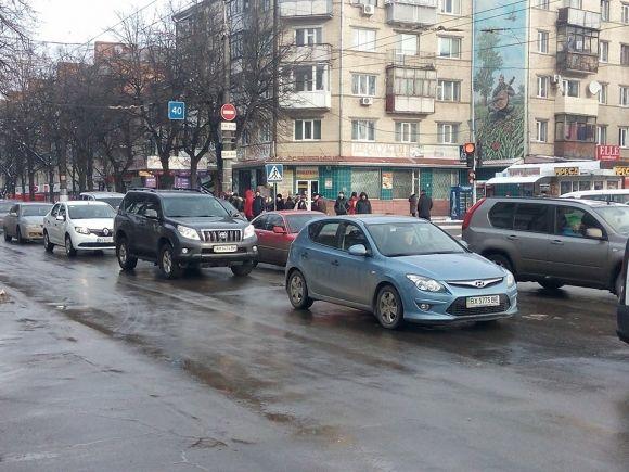 Ветерани МВС перекривали дорогу на Кам’янецькій і Пушкіна (ОНОВЛЕНО) на сайті vsim.ua Ветерани МВС перекривали дорогу на Кам’янецькій і Пушкіна (ОНОВЛЕНО), фото №5 на сайті vsim.ua