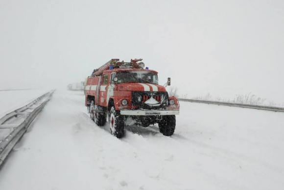 Через негоду в шістьох областях обмежили рух для фур. Вінницька у списку (ОНОВЛЕНО), фото №1 на сайті 20minut.ua