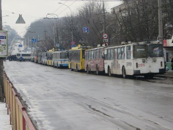 Ветерани МВС перекривали дорогу на Кам’янецькій і Пушкіна (ОНОВЛЕНО), фото №3 на сайті vsim.ua