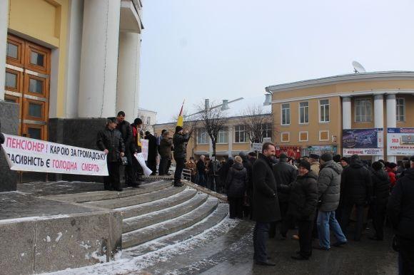 Під ОДА вимагали більших пенсій для військових і обіцяли багатотисячну акцію протесту, фото №1 на сайті 20minut.ua
