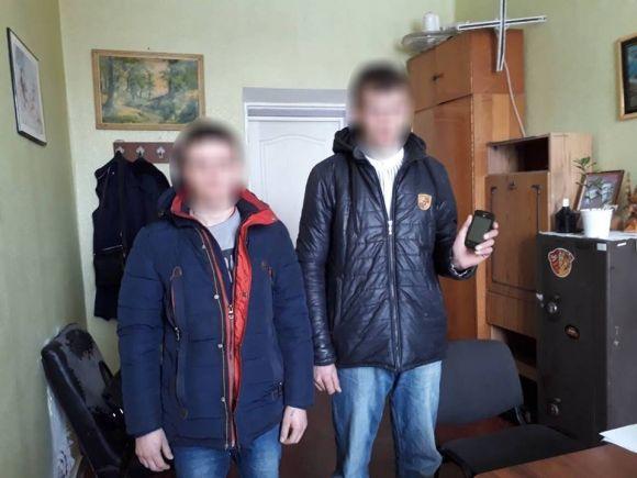 Двоє заробітчан пограбували вінничанку. Кажуть, необхідні були гроші на сайті 20minut.ua Двоє заробітчан пограбували вінничанку. Кажуть, необхідні були гроші, фото №6 на сайті 20minut.ua