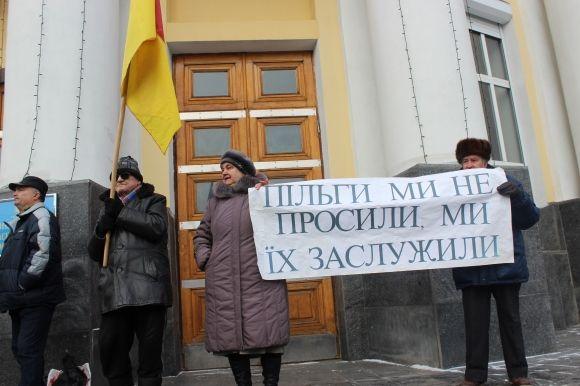 Під ОДА вимагали більших пенсій для військових і обіцяли багатотисячну акцію протесту, фото №7 на сайті 20minut.ua