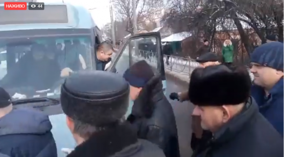 Ветерани МВС перекривали дорогу на Кам’янецькій і Пушкіна (ОНОВЛЕНО), фото №2 на сайті vsim.ua