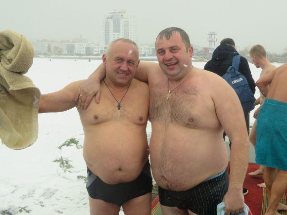 Мокрі, голі і веселі: як хмельничани стрибали в ополонку (ФОТО) на сайті vsim.ua Мокрі, голі і веселі: як хмельничани стрибали в ополонку (ФОТО), фото №16 на сайті vsim.ua