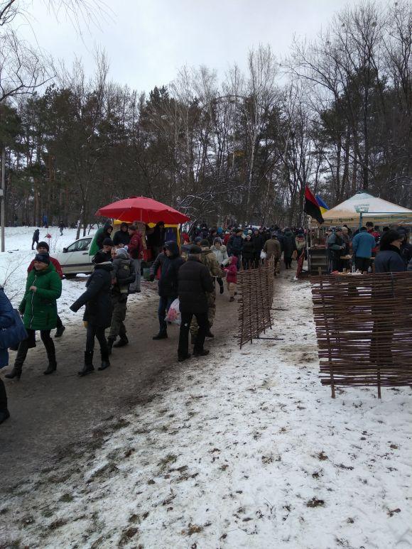 Житомиряни святкують Водохреща та купаються в освяченому Тетереві: фоторепортаж на сайті 20minut.ua Житомиряни святкують Водохреща та купаються в освяченому Тетереві: фоторепортаж, фото №14 на сайті 20minut.ua