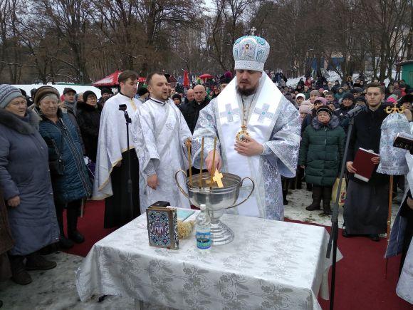 Житомиряни святкують Водохреща та купаються в освяченому Тетереві: фоторепортаж на сайті 20minut.ua Житомиряни святкують Водохреща та купаються в освяченому Тетереві: фоторепортаж, фото №3 на сайті 20minut.ua