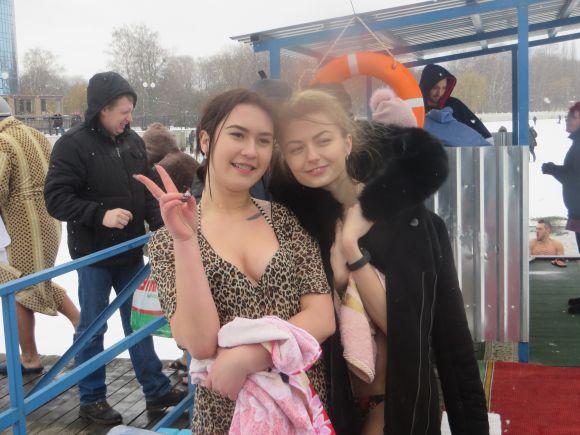 Мокрі, голі і веселі: як хмельничани стрибали в ополонку (ФОТО) на сайті vsim.ua Мокрі, голі і веселі: як хмельничани стрибали в ополонку (ФОТО), фото №18 на сайті vsim.ua