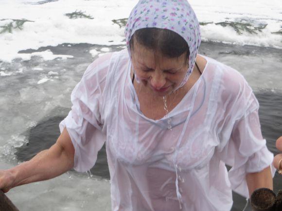 Мокрі, голі і веселі: як хмельничани стрибали в ополонку (ФОТО) на сайті vsim.ua Мокрі, голі і веселі: як хмельничани стрибали в ополонку (ФОТО), фото №20 на сайті vsim.ua