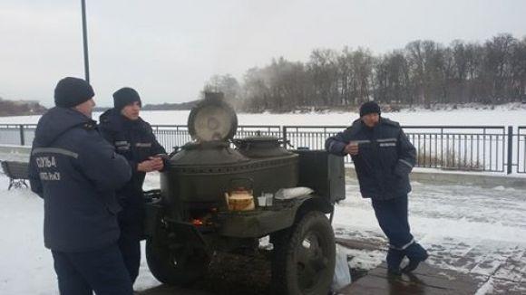 Водохреща у Хмельницькому: біля ополонок вже збираються люди, після купання п’ють безкоштовний чай на сайті vsim.ua Водохреща у Хмельницькому: біля ополонок вже збираються люди, після купання п’ють безкоштовний чай, фото №5 на сайті vsim.ua