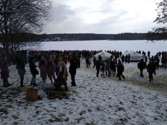 Житомиряни святкують Водохреща та купаються в освяченому Тетереві: фоторепортаж на сайті 20minut.ua Житомиряни святкують Водохреща та купаються в освяченому Тетереві: фоторепортаж, фото №17 на сайті 20minut.ua