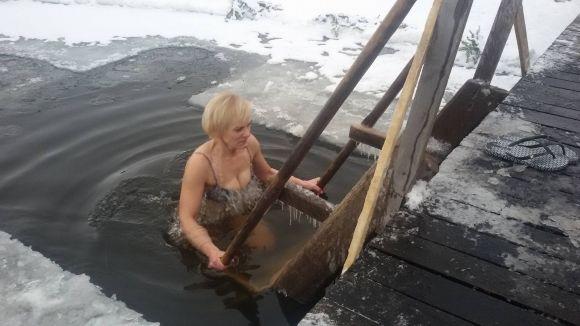 Водохреща у Хмельницькому: біля ополонок вже збираються люди, після купання п’ють безкоштовний чай на сайті vsim.ua Водохреща у Хмельницькому: біля ополонок вже збираються люди, після купання п’ють безкоштовний чай, фото №1 на сайті vsim.ua