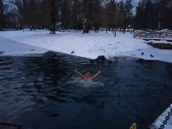Як тернополяни купаються на Водохреща (ОНОВЛЕНО), фото №4 на сайті 20minut.ua