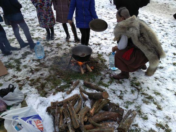 Житомиряни святкують Водохреща та купаються в освяченому Тетереві: фоторепортаж на сайті 20minut.ua Житомиряни святкують Водохреща та купаються в освяченому Тетереві: фоторепортаж, фото №18 на сайті 20minut.ua