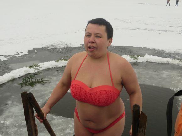 Мокрі, голі і веселі: як хмельничани стрибали в ополонку (ФОТО) на сайті vsim.ua Мокрі, голі і веселі: як хмельничани стрибали в ополонку (ФОТО), фото №13 на сайті vsim.ua