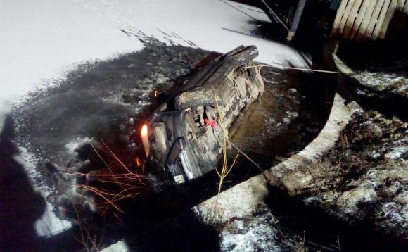 На "Тропіканці" в озері втопили "Хюндай" за півмільйона гривень. Діставали краном на сайті 20minut.ua На "Тропіканці" в озері втопили "Хюндай" за півмільйона гривень. Діставали краном, фото №1 на сайті 20minut.ua