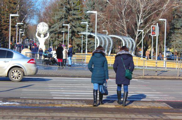 На розі Келецької та Космонавтів увімкнули новий світлофор. Третій у районі цього перехрестя на сайті 20minut.ua На розі Келецької та Космонавтів увімкнули новий світлофор. Третій у районі цього перехрестя, фото №1 на сайті 20minut.ua