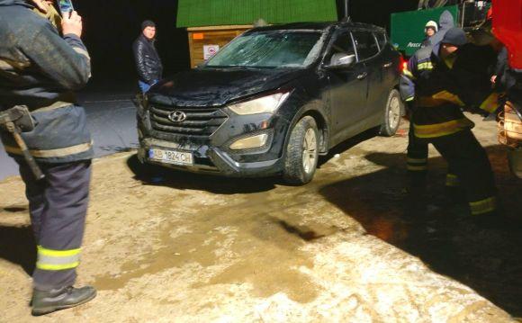 На "Тропіканці" в озері втопили "Хюндай" за півмільйона гривень. Діставали краном на сайті 20minut.ua На "Тропіканці" в озері втопили "Хюндай" за півмільйона гривень. Діставали краном, фото №5 на сайті 20minut.ua