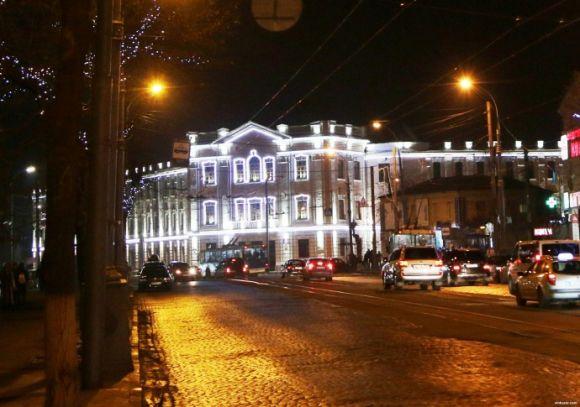 У центрі Вінниці столітню школу обладнали підсвіткою на сайті 20minut.ua У центрі Вінниці столітню школу обладнали підсвіткою, фото №2 на сайті 20minut.ua