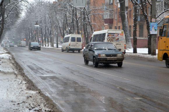 Хмельницький засипало снігом. Водії розповіли, як чистять дороги на сайті vsim.ua Хмельницький засипало снігом. Водії розповіли, як чистять дороги, фото №4 на сайті vsim.ua