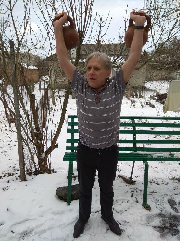 «Зимою – у тенісці! Він що ненормальний?» — про чоловіка, який 30 років не хворіє на грип, фото №6 на сайті 20minut.ua