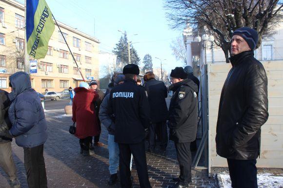 Куди подінуть демонтоване погруддя Шевченку та що діється за парканом на площі?, фото №5 на сайті 20minut.ua