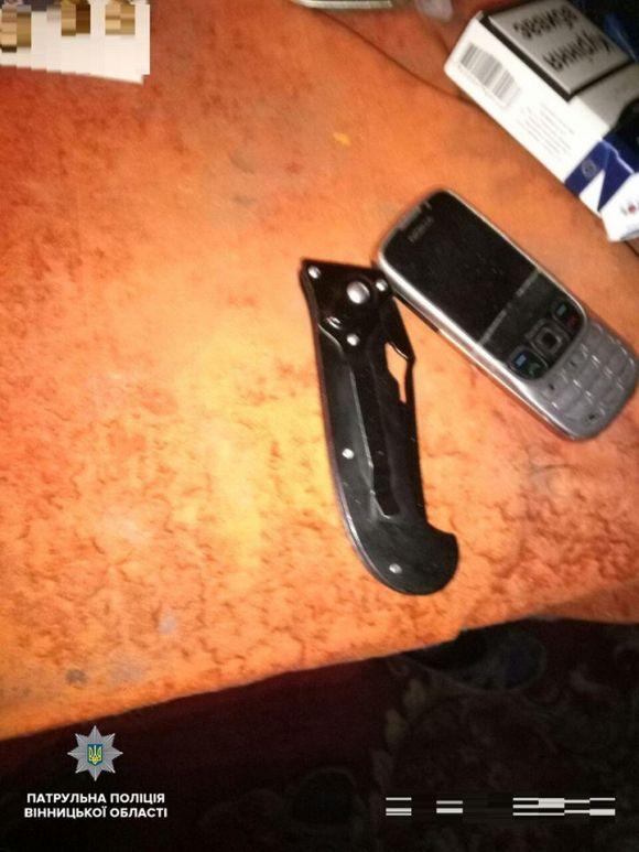 Пляшка, ніж та сліди крові: На «Масложирі» підрізали вінничанина на сайті 20minut.ua Пляшка, ніж та сліди крові: На «Масложирі» підрізали вінничанина, фото №2 на сайті 20minut.ua