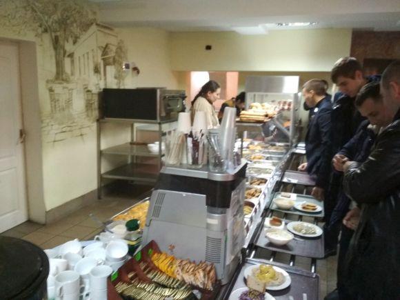 Рейд по їдальням: як і чим годують працівників міської ради на сайті 20minut.ua Рейд по їдальням: як і чим годують працівників міської ради, фото №9 на сайті 20minut.ua