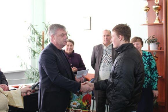 Брат врятував брата з-під криги. Сани злетіли на лід і потрапили в ополонку на сайті 20minut.ua Брат врятував брата з-під криги. Сани злетіли на лід і потрапили в ополонку, фото №2 на сайті 20minut.ua