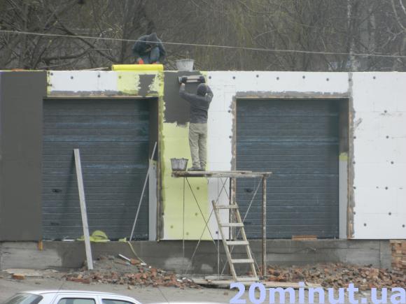 Історія з будівництвом гаражів у парку триває, фото №1 на сайті 20minut.ua