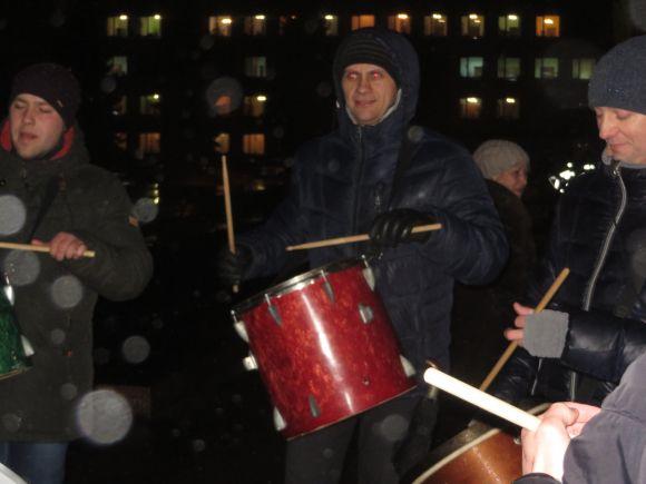 Центром Хмельницького пройшов смолоскипний марш на честь героїв Крут на сайті vsim.ua Центром Хмельницького пройшов смолоскипний марш на честь героїв Крут, фото №5 на сайті vsim.ua