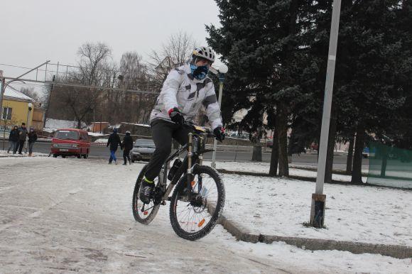 Перегони і ожеледь. Як велосипедисти намотували круги навколо “Підкови” на швидкість на сайті 20minut.ua Перегони і ожеледь. Як велосипедисти намотували круги навколо “Підкови” на швидкість, фото №15 на сайті 20minut.ua