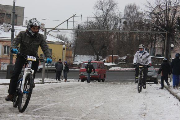 Перегони і ожеледь. Як велосипедисти намотували круги навколо “Підкови” на швидкість на сайті 20minut.ua Перегони і ожеледь. Як велосипедисти намотували круги навколо “Підкови” на швидкість, фото №12 на сайті 20minut.ua