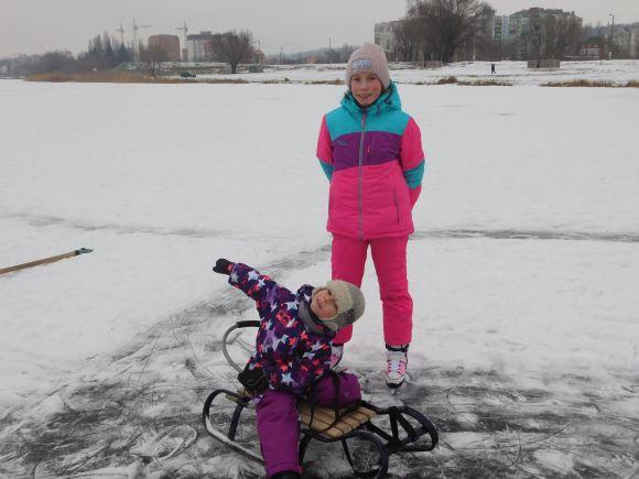 Вихідні на ковзанах і з вудкою в руках. Хмельничани приходять на річку цілими сім'ями на сайті vsim.ua Вихідні на ковзанах і з вудкою в руках. Хмельничани приходять на річку цілими сім'ями, фото №3 на сайті vsim.ua