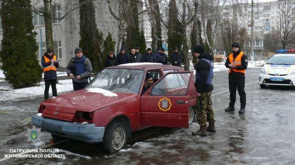 Житомирські поліцейські поділилися знаннями зі своїми майбутніми колегами на сайті 20minut.ua Житомирські поліцейські поділилися знаннями зі своїми майбутніми колегами, фото №1 на сайті 20minut.ua
