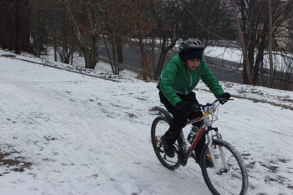 Перегони і ожеледь. Як велосипедисти намотували круги навколо “Підкови” на швидкість на сайті 20minut.ua Перегони і ожеледь. Як велосипедисти намотували круги навколо “Підкови” на швидкість, фото №10 на сайті 20minut.ua