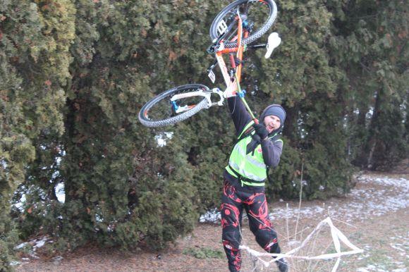 Перегони і ожеледь. Як велосипедисти намотували круги навколо “Підкови” на швидкість на сайті 20minut.ua Перегони і ожеледь. Як велосипедисти намотували круги навколо “Підкови” на швидкість, фото №4 на сайті 20minut.ua