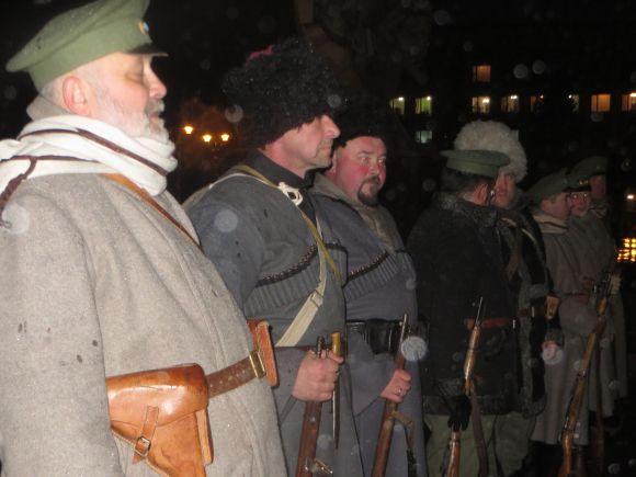 Центром Хмельницького пройшов смолоскипний марш на честь героїв Крут на сайті vsim.ua Центром Хмельницького пройшов смолоскипний марш на честь героїв Крут, фото №3 на сайті vsim.ua