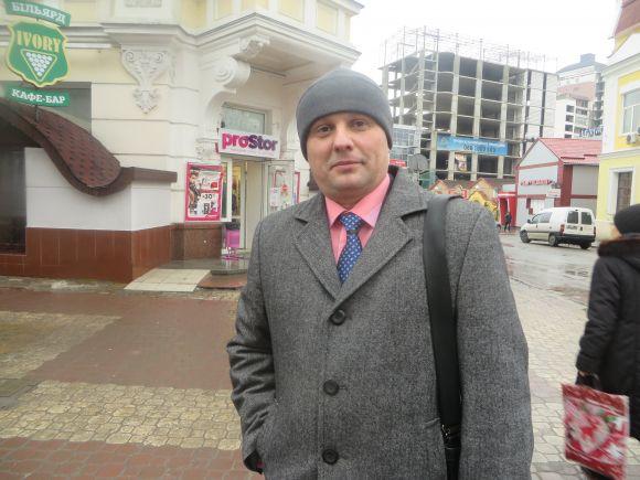 Кричущі вивіски на магазинах Хмельницького знімуть, а рекламу залишать. Що придумали чиновники? на сайті vsim.ua Кричущі вивіски на магазинах Хмельницького знімуть, а рекламу залишать. Що придумали чиновники?, фото №2 на сайті vsim.ua