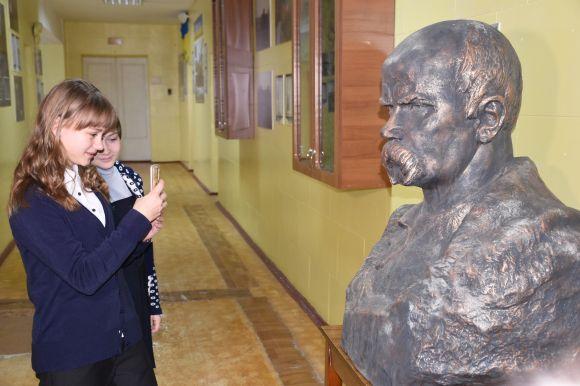 Конфлікт на площі Героїв: від “протистояння” пам’ятників до антисемітських закликів на сайті 20minut.ua Конфлікт на площі Героїв: від “протистояння” пам’ятників до антисемітських закликів, фото №3 на сайті 20minut.ua