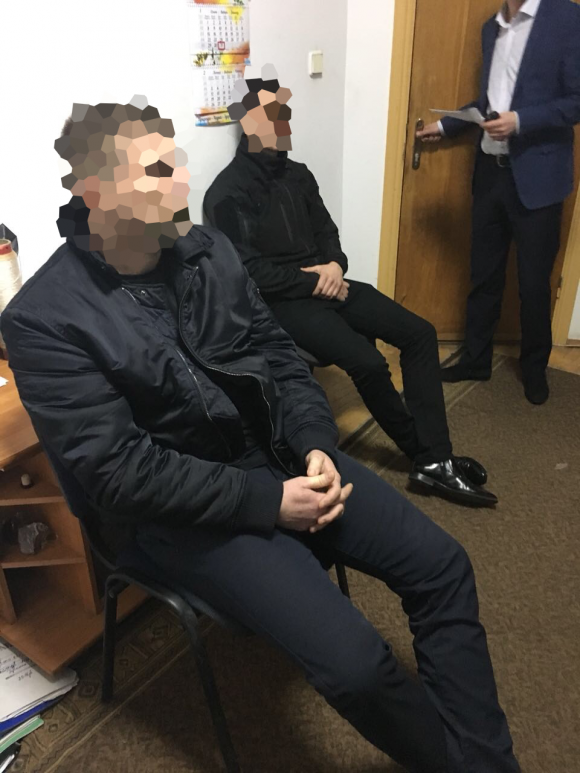 У Тернополі правоохоронці затримали адвоката і двох активістів, які вимагали 71 000 грн на сайті 20minut.ua У Тернополі правоохоронці затримали адвоката і двох активістів, які вимагали 71 000 грн, фото №1 на сайті 20minut.ua