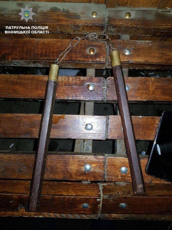 У нетверезого вінничанина "копи" виявили японську зброю на сайті 20minut.ua У нетверезого вінничанина "копи" виявили японську зброю, фото №1 на сайті 20minut.ua