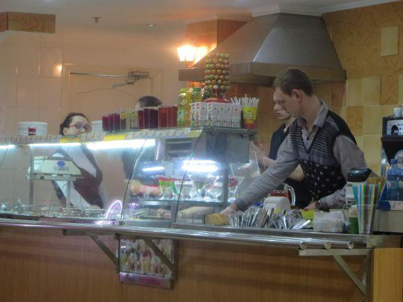 Новини Хмельницького - фото з Перевіряємо хмельницькі їдальні: як годують у кафе "Два гуся" Перевіряємо хмельницькі їдальні: як годують у кафе "Два гуся", фото №11 на сайті vsim.ua