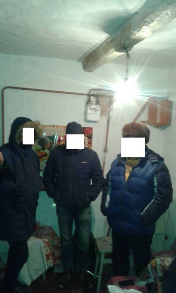 Поки мама на заробітках: на Теофіпольщині неповнолітній організував притон у своєму будинку на сайті vsim.ua Поки мама на заробітках: на Теофіпольщині неповнолітній організував притон у своєму будинку, фото №2 на сайті vsim.ua